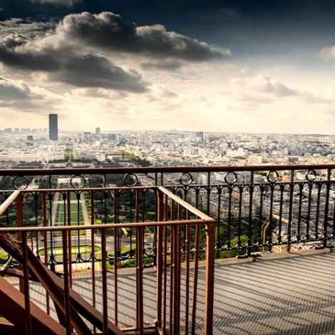VISITE DE LA TOUR EIFFEL ET MUSEE DE L'ILLUSION - COM JEUNESSE